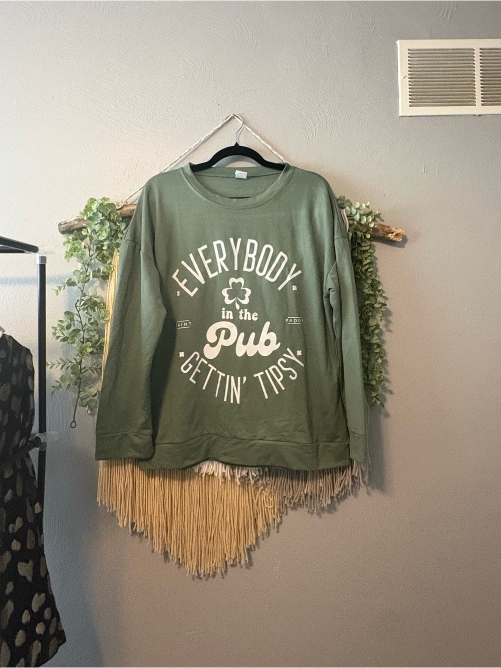 Everybody in the Pub Gettin' Tipsy Green Women’s Sweatshirt